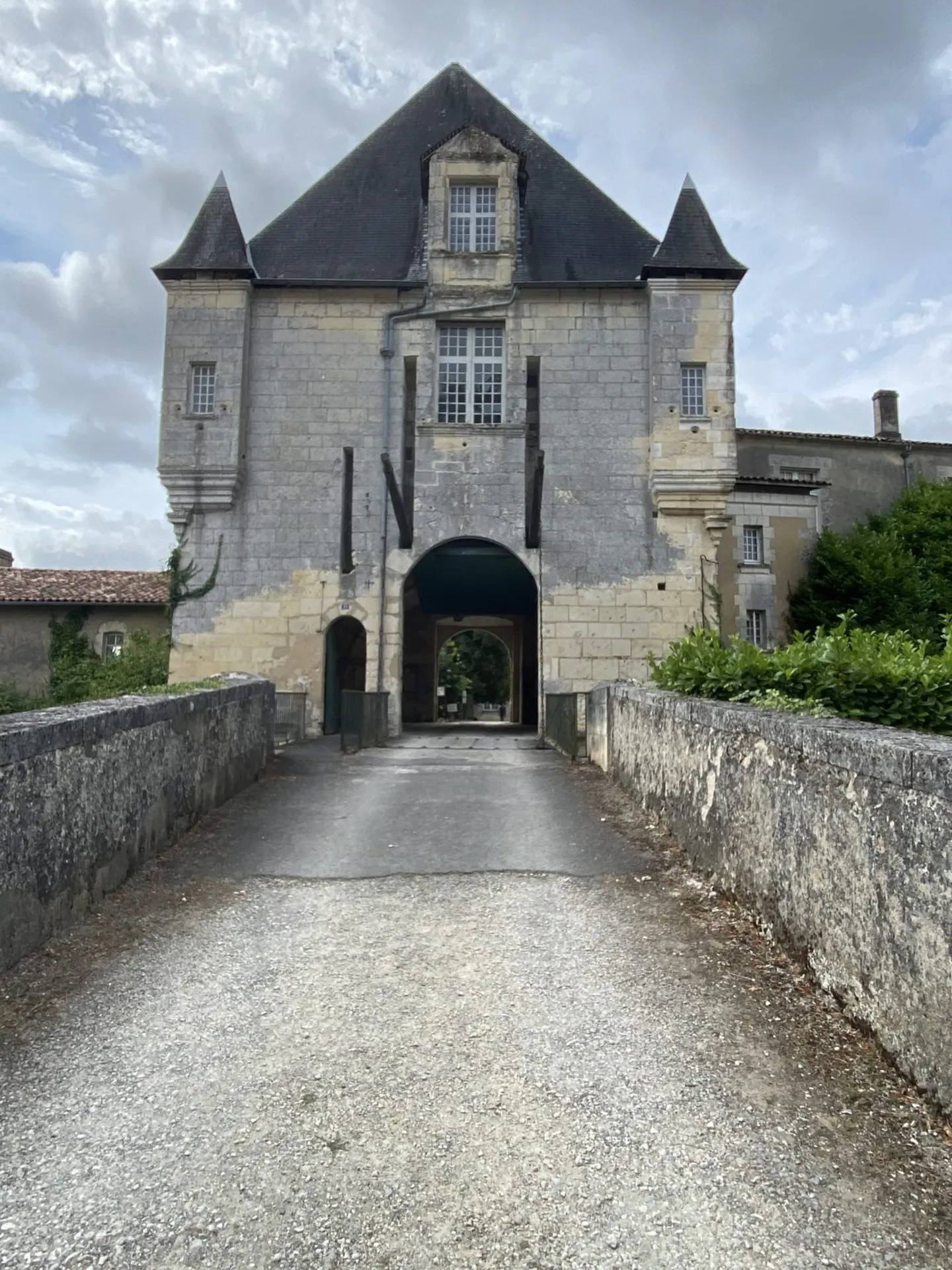 chateau de chalais 1152x1536 resultat