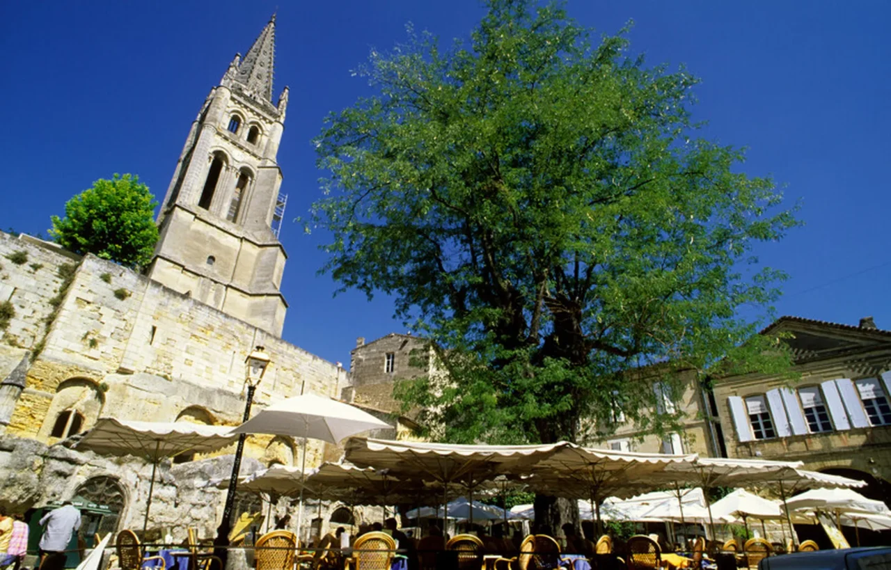 Copyright Brochard, Crtna, Village de Saint-Émilion, Gironde, 33. 7256 800px result