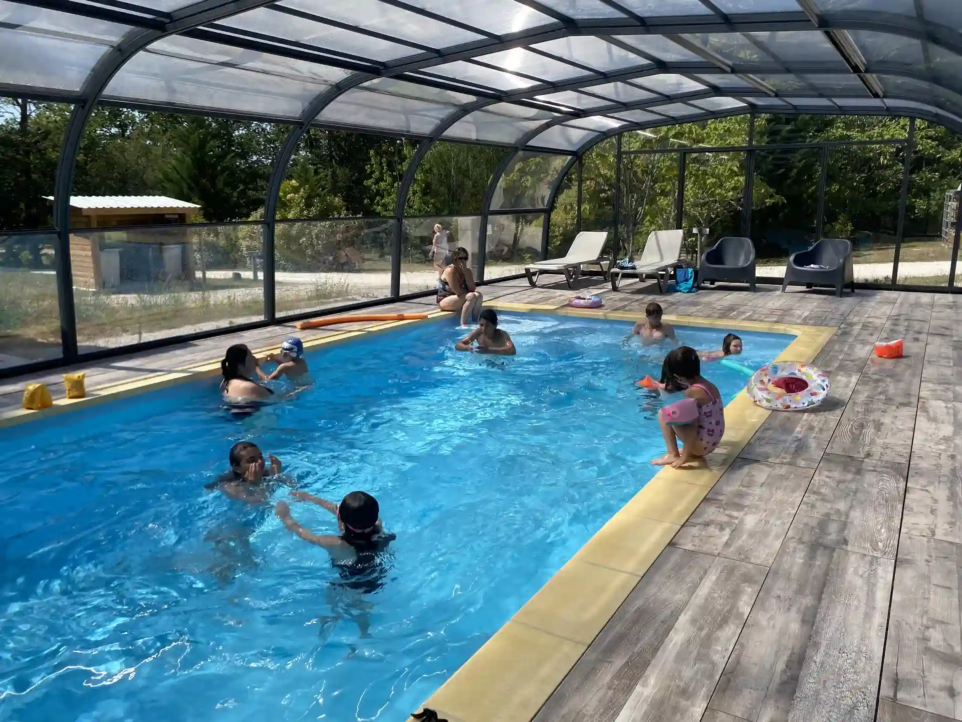 La piscine couverte apprécié par les petits et les grands